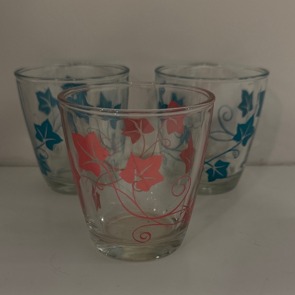 VINTAGE 60s Hazel-Atlas Sour Cream Glasses, Colorful Ivy Leaf Design MCM Glasses